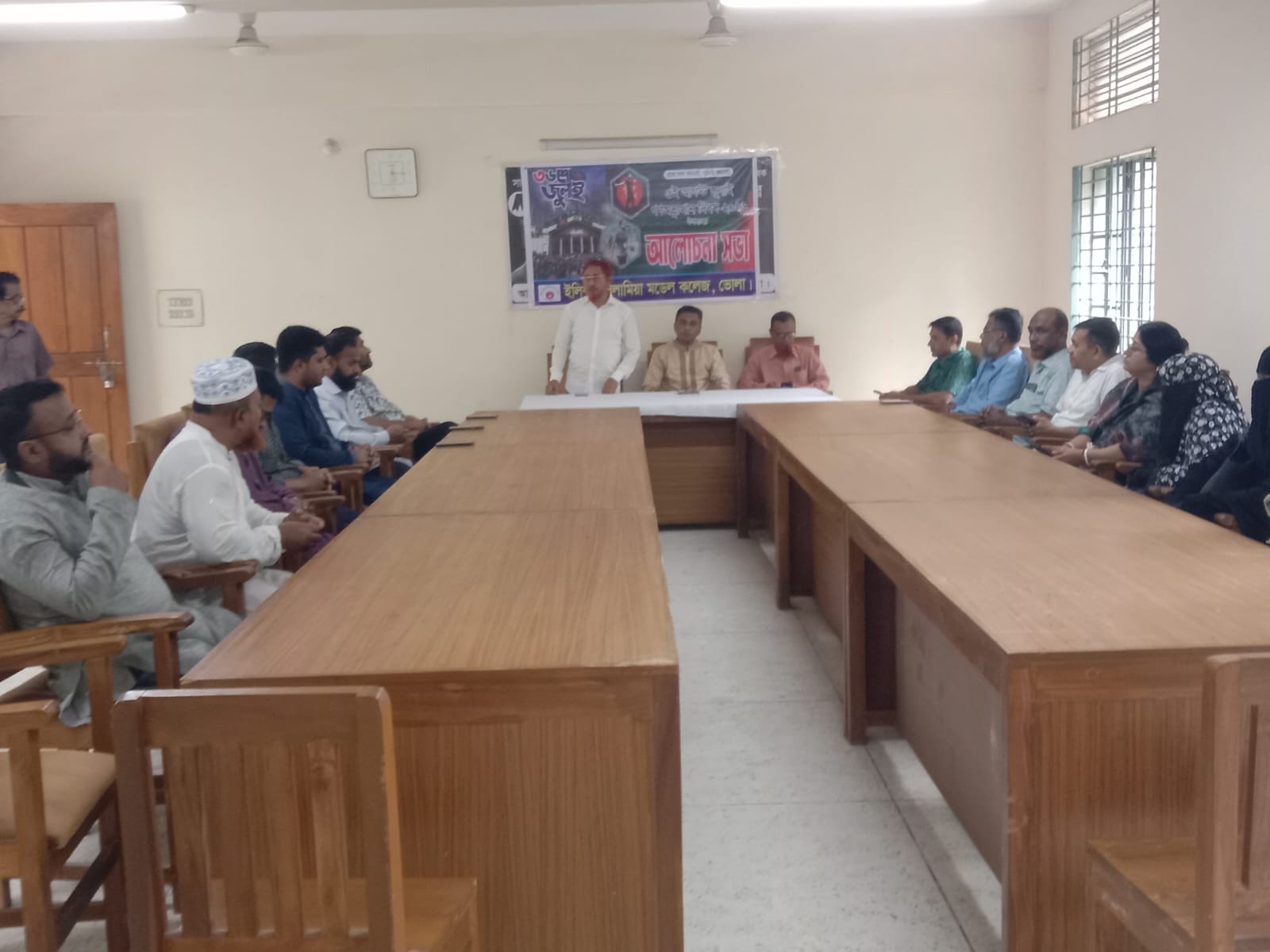 ইলিশা ইসলামিয়া মডেল কলেজে জুলাই অভ্যুত্থান দিবস উপলক্ষে আলোচনা সভা অনুষ্ঠিত